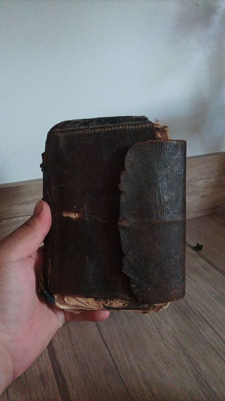 Старинная книга 200-300 лет