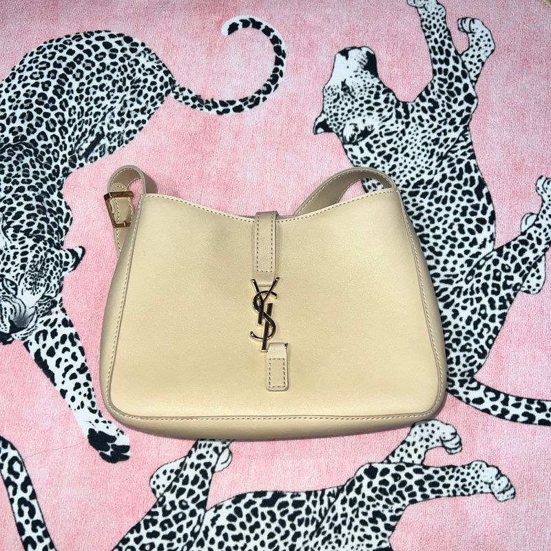 YSL sumka holati yaxshi tutilgan.