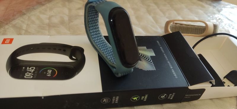 Mi band 4 наручной часы.