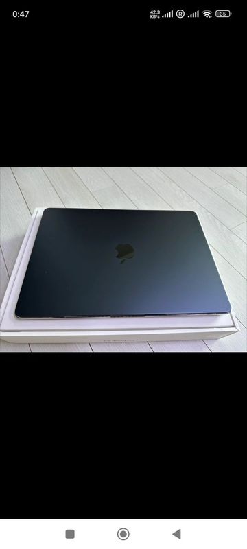 MacBook m3 air 15 inches 8/512