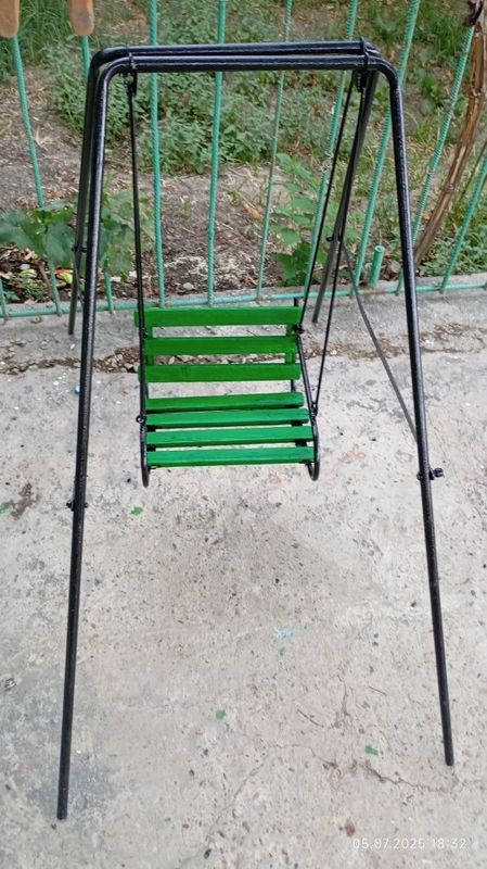 Детский качели, аргумчок. Заводской Детский качели, аргумчок. Заводской