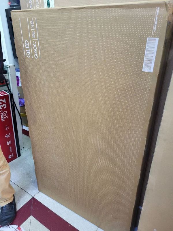 QLED Q60c 55 ekran, dubaydan olib kelingan yangi ochilmagan QLED Q60c 55 ekran, dubaydan olib kelingan yangi ochilmagan