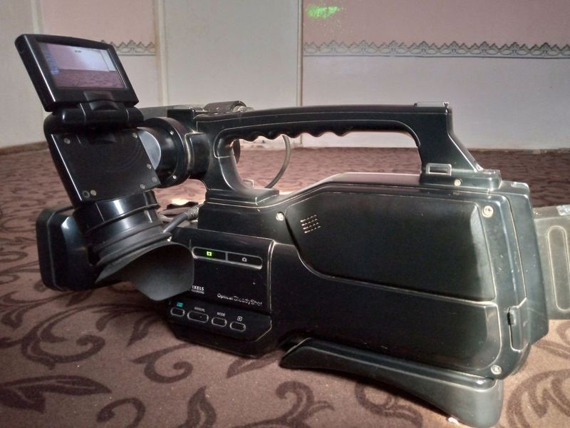 Sony HD 1500 sotiladi Sony HD 1500 sotiladi
