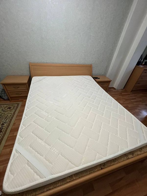 Кровать с 2мя тумобчками и трюмо Кровать с 2мя тумобчками и трюмо