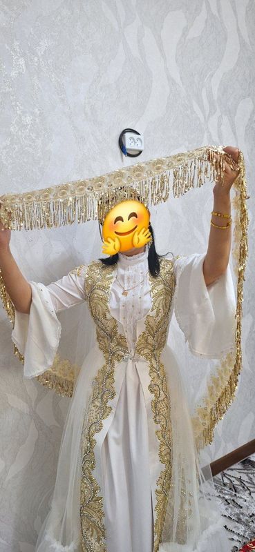 Ansambil sotiladi. Sirg'asi, diademasi birga