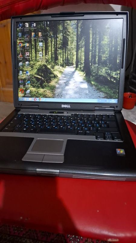 Noutbuk Dell latitute D520