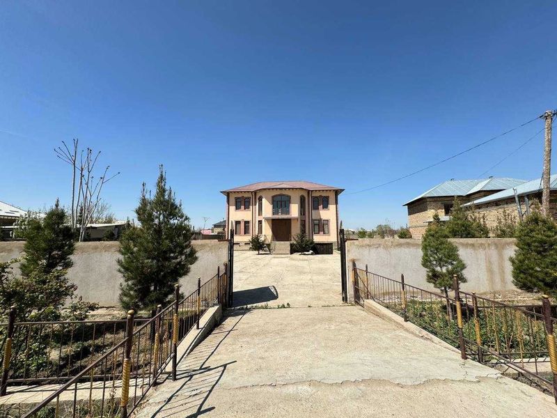Tayyor 2 qavatli 15 so’tiqli hovli sotiladi Tayyor 2 qavatli 15 so’tiqli hovli sotiladi
