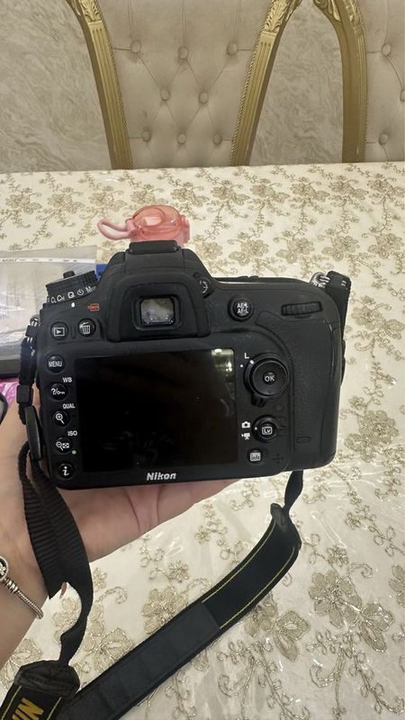 Профессиональный фотоаппарат Nikon 400$ в идеальным состоянии Профессиональный фотоаппарат Nikon 400$ в идеальным состоянии