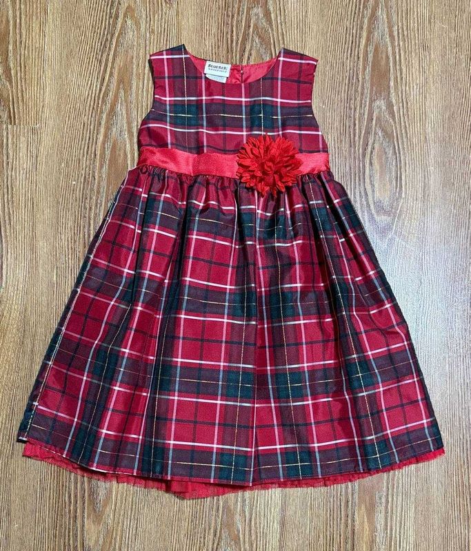 Платье детское нарядное на 5-7 лет Платье детское нарядное на 5-7 лет