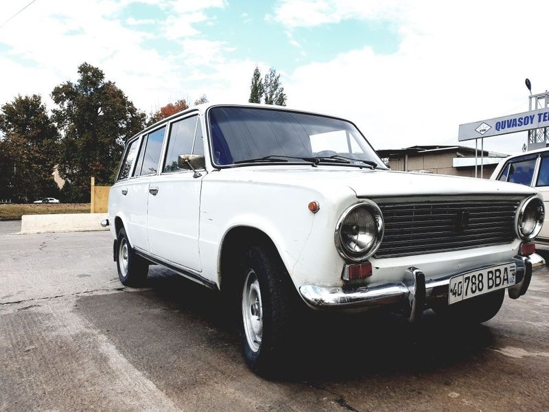 Lada 2102 сотилади