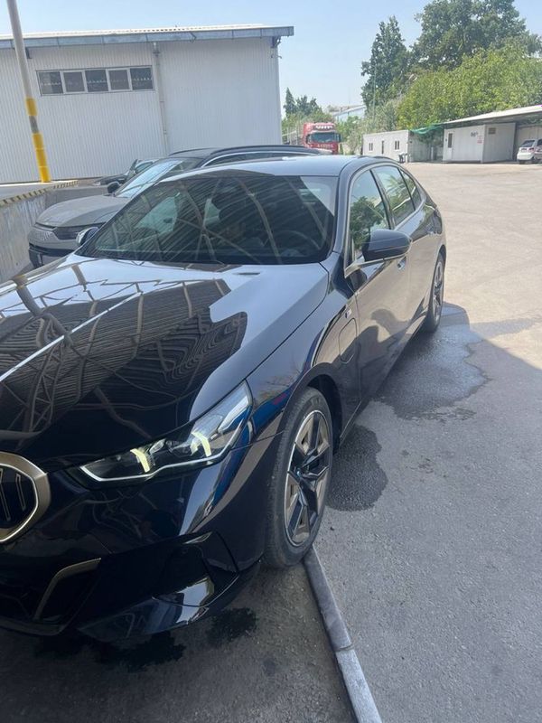 BMW I5 35L 2024 yil BMW I5 35L 2024 yil