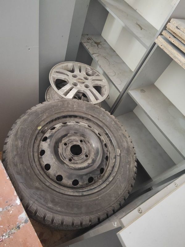 Зимние шины Nordman 195/60 R15 шипованные — отличное состояние Продаю Зимние шины Nordman 195/60 R15 шипованные — отличное состояние Продаю
