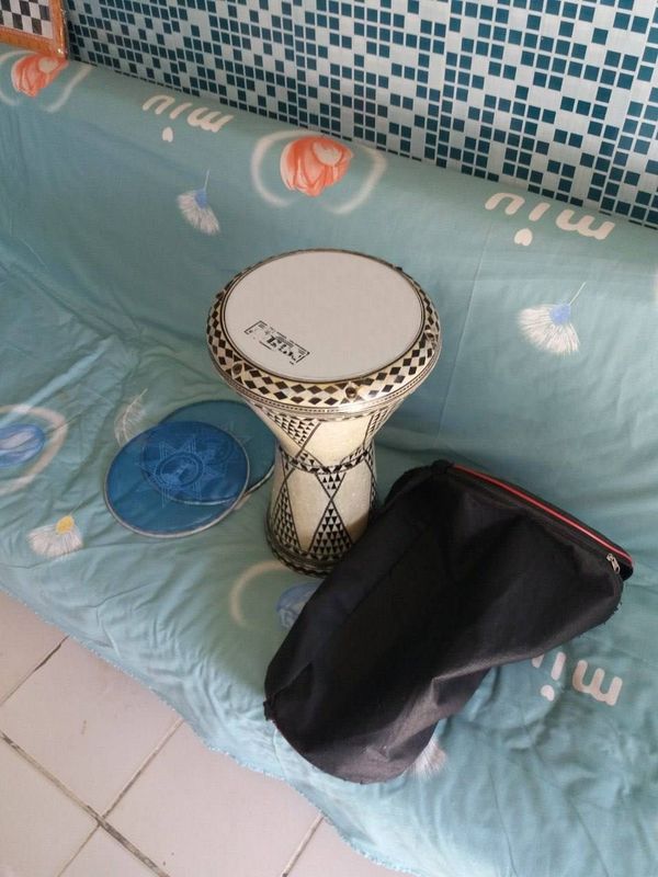 Tabla сотилад оргинал садаф 2 та пластик бор чихол клучхам бор Tabla сотилад оргинал садаф 2 та пластик бор чихол клучхам бор