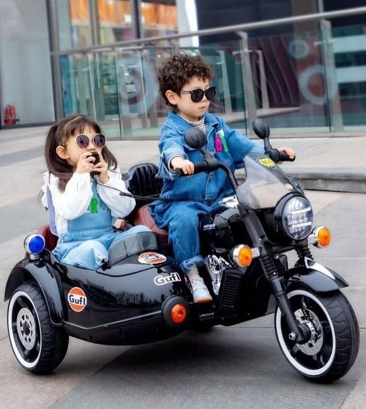 Bolalar elektro motosikli ikki o'rindiqli. Bolalar elektro motosikli ikki o'rindiqli.