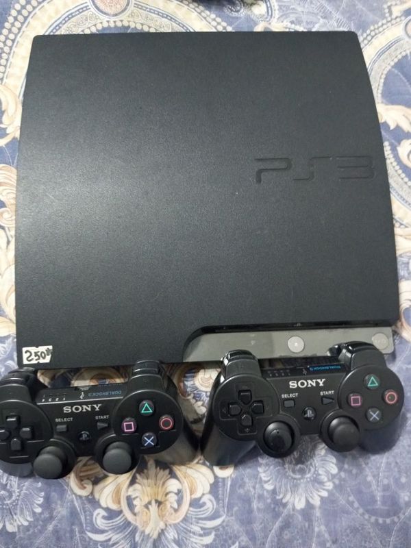 Ps3 slim ichida top oʻyinlar bilan+10 2ta joystik naqd dastafka yoʻq Ps3 slim ichida top oʻyinlar bilan+10 2ta joystik naqd dastafka yoʻq