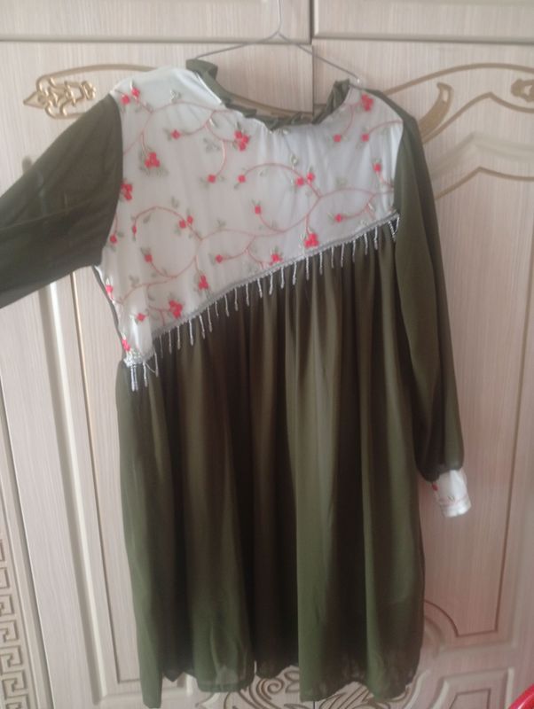 Yangi, kiyilmagan koylak