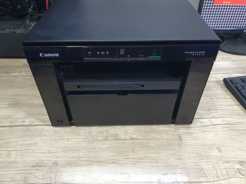 Canon 3 в 1 MF 3010 в идеальном состоянии Canon 3 в 1 MF 3010 в идеальном состоянии