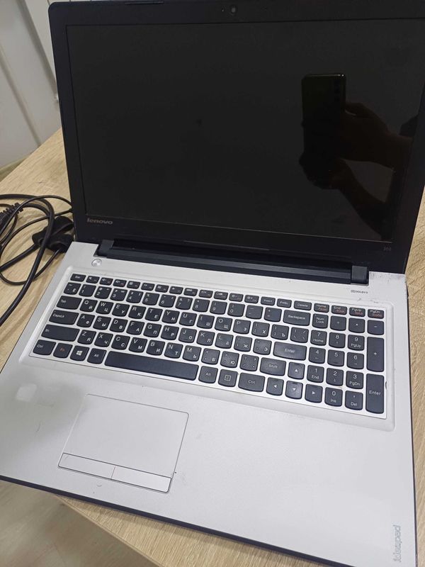 Lenovo (ishlatilgan holatdagi noutbuk) Lenovo (ishlatilgan holatdagi noutbuk)