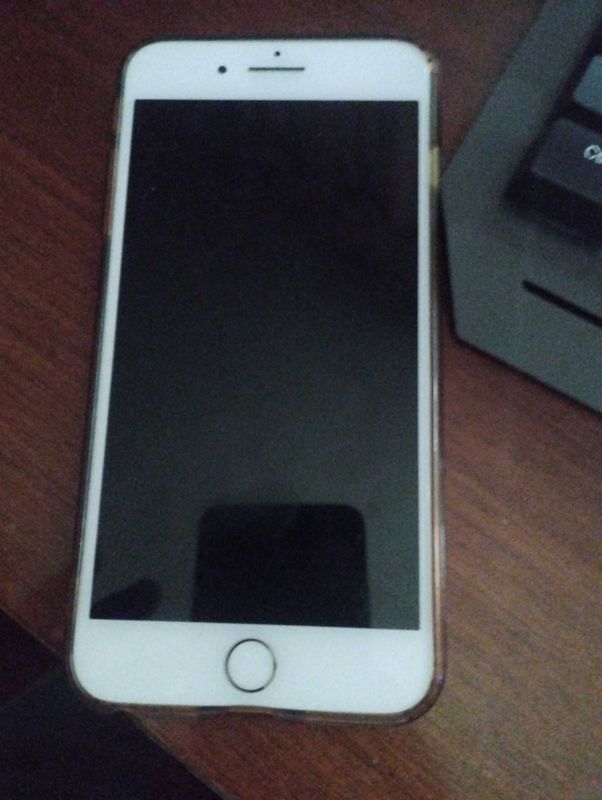 Iphone 7plus 64 хорошо состоянии всё работает иточ замена батарейка