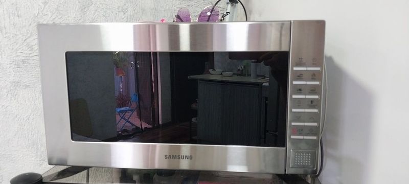 Продам микровалновую печь Продам микровалновую печь