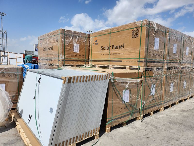 Solar panel 560w 1 tomonlama oĝirligi 28 kg garantiya servislari bor. Solar panel 560w 1 tomonlama oĝirligi 28 kg garantiya servislari bor.