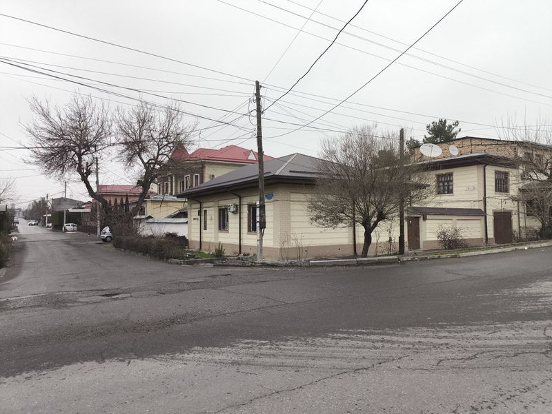 Продается 2,8 соток угловой дом в махалле Батумский, Юнусабад Продается 2,8 соток угловой дом в махалле Батумский, Юнусабад