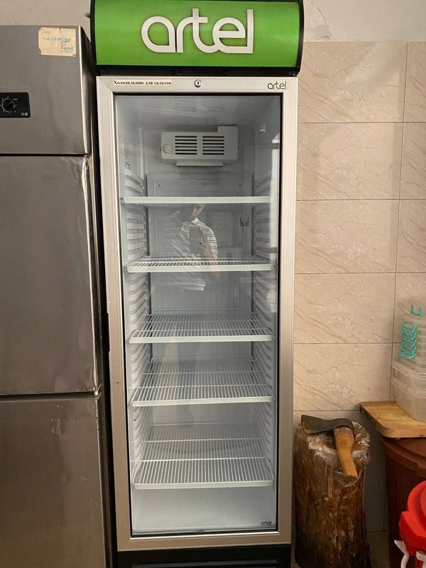 Срочно продам витрине холодильник артел как новый гарантия 3года есть Срочно продам витрине холодильник артел как новый гарантия 3года есть