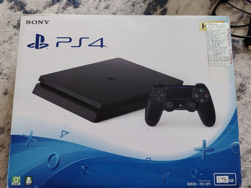 Sony playstation 4 slim
