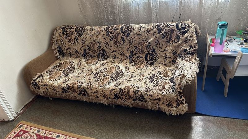 Продается диван, 2 кресла и стол Продается диван, 2 кресла и стол