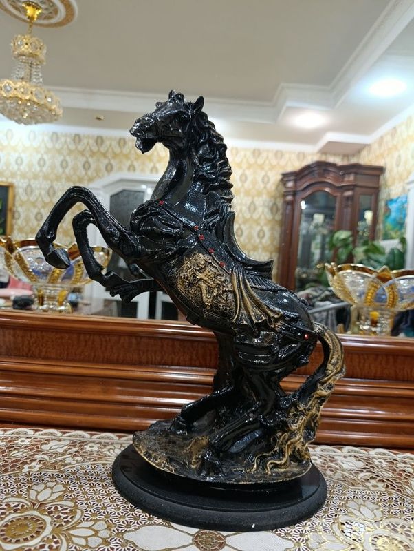 Подарочная Статуэтка Коня. Покрыта чёрной эмалью. Подарочная Статуэтка Коня. Покрыта чёрной эмалью.