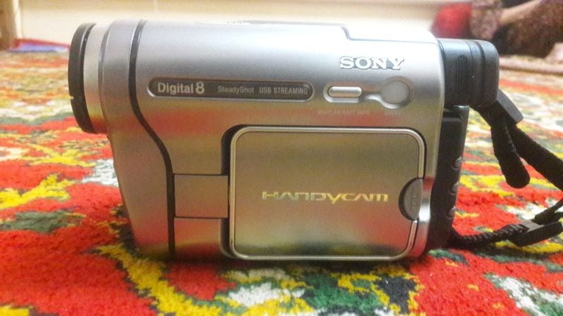 Sony mini video kamera sotiladi xolati yaxshi