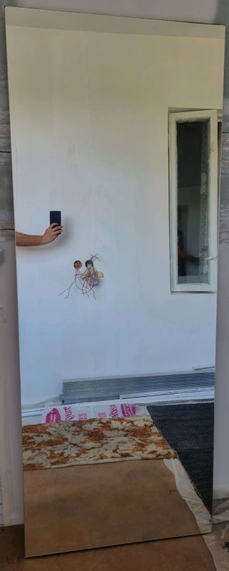Зеркала на дверных створках шкафа Зеркала на дверных створках шкафа