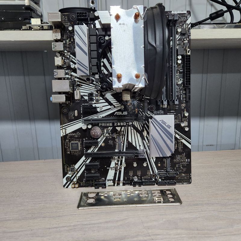 Asus z390 i9 9900k/kuler Asus z390 i9 9900k/kuler