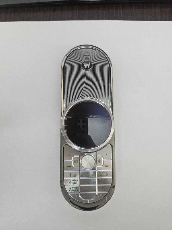 Motorola AURA – Noyob dizayn va hashamatli telefon Motorola AURA – Noyob dizayn va hashamatli telefon