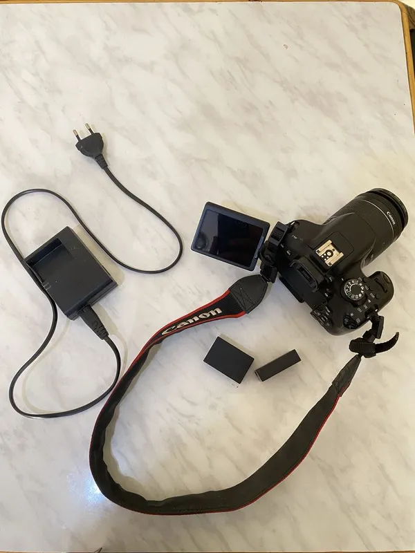 Canon 750 D komplekt 2 ta batareya i zaryadchik Canon 750 D komplekt 2 ta batareya i zaryadchik