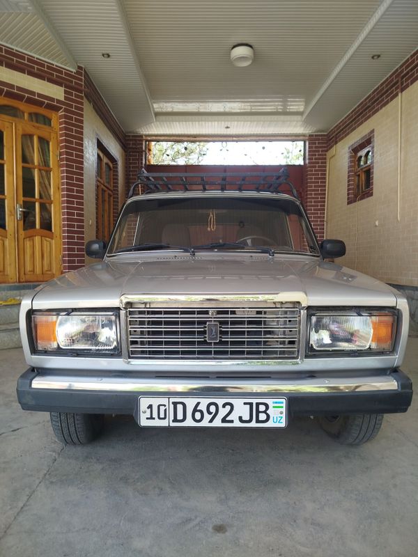 Vaz 2104 sotiladi