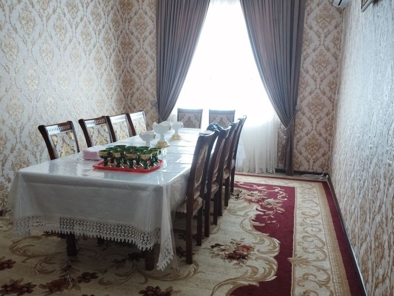 Продам стол и стулья Продам стол и стулья