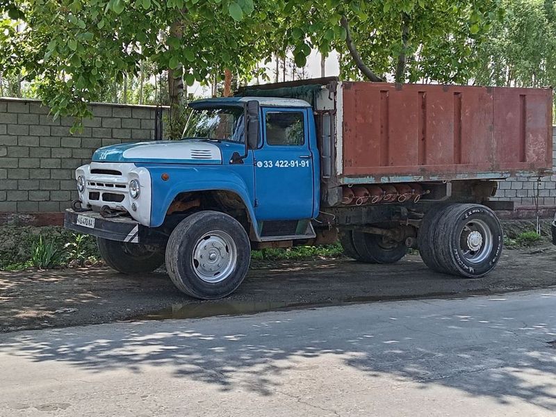 Zil 130 yaxshi xolatta Zil 130 yaxshi xolatta