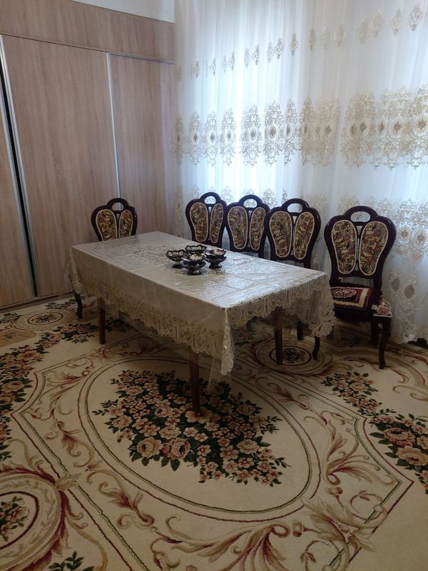 Стол и 8 стульев Стол и 8 стульев