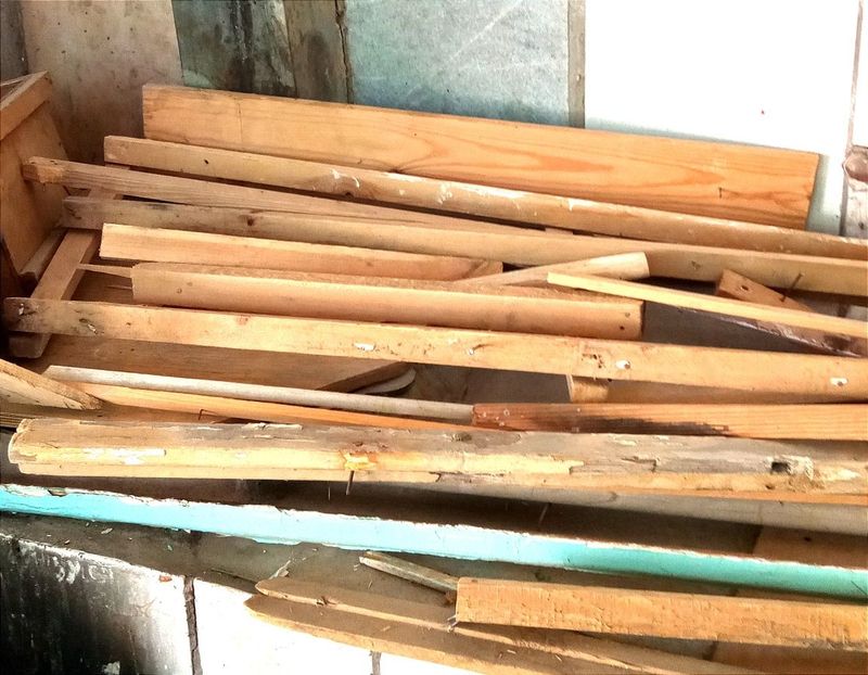 Срочно продам дрова из стволов, досок и реек Срочно продам дрова из стволов, досок и реек