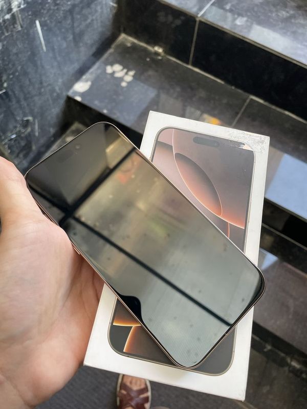 iPhone 16 pro max 256gb sim karta