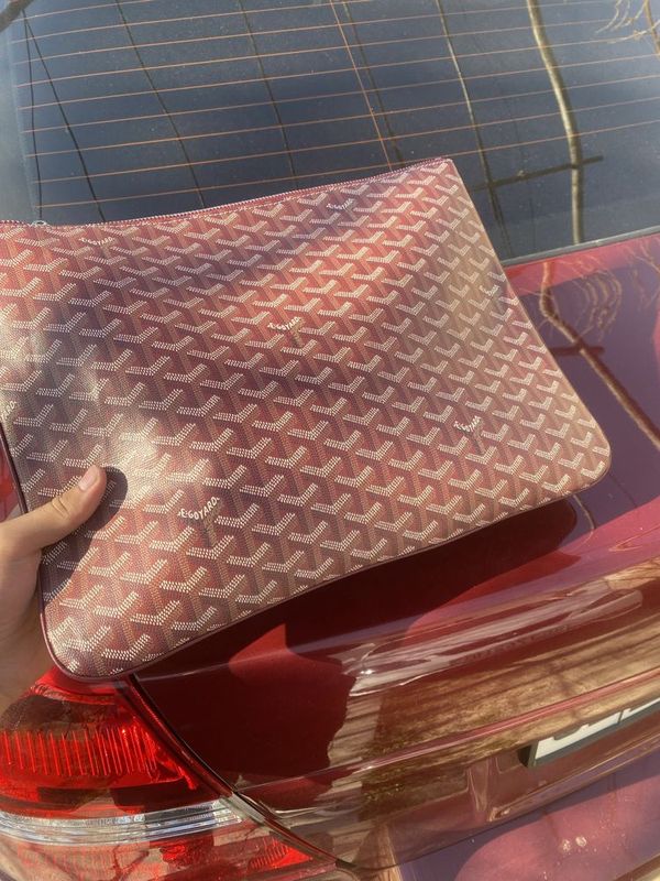 Клатч Goyard.