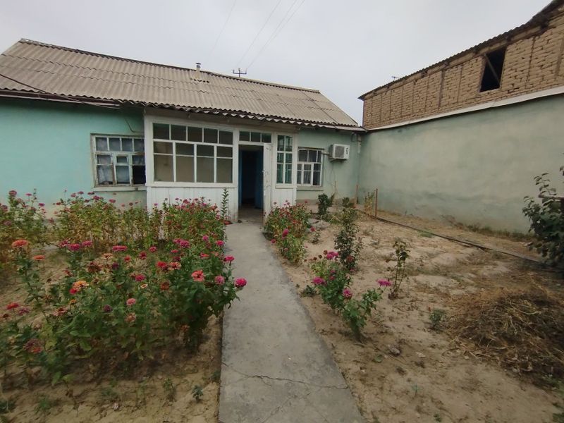 Уй сотилади 4 сотик Уй сотилади 4 сотик