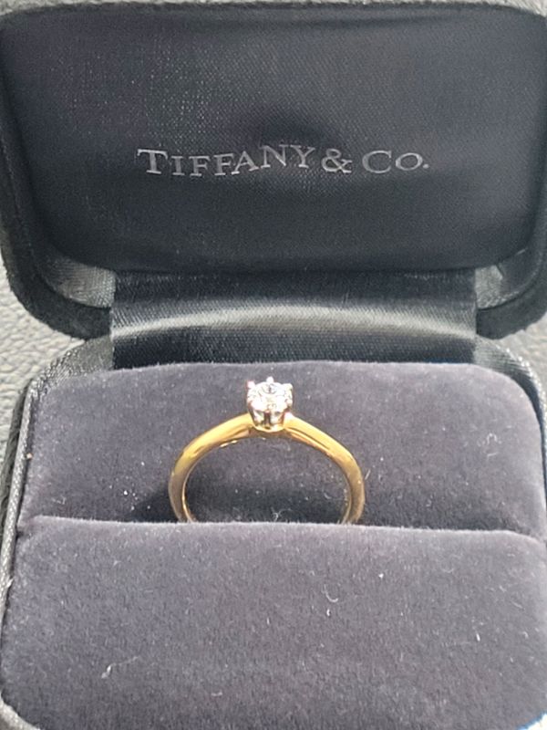 Кольцо Tiffany с бриллиантом 0,28 карат Кольцо Tiffany с бриллиантом 0,28 карат