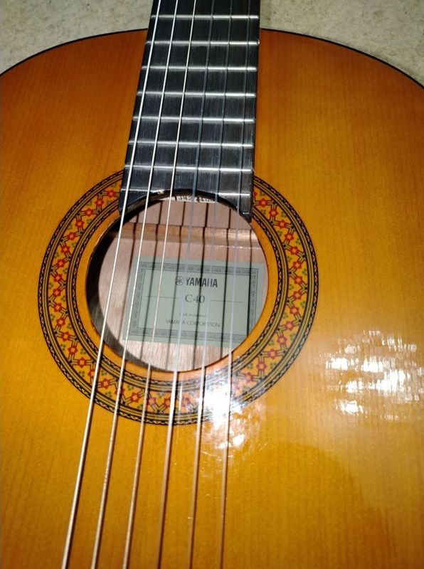 Продаётса гитара Yamaha c40 Продаётса гитара Yamaha c40
