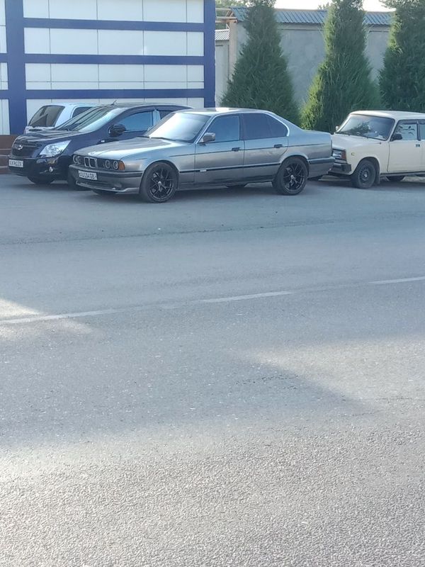 Bmw e34 sotiladi qiziqqanlaga Bmw e34 sotiladi qiziqqanlaga