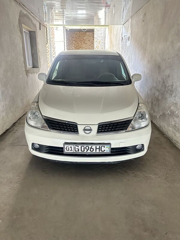 Nissan tiida sotiladi Nissan tiida sotiladi