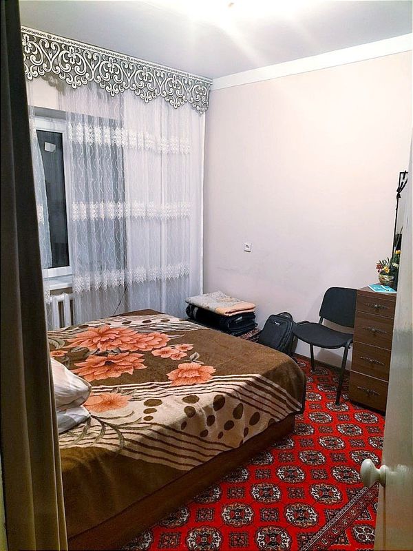 Тинчлик метрони ёнида. Towmiga, Milliyga, Beruniyga
