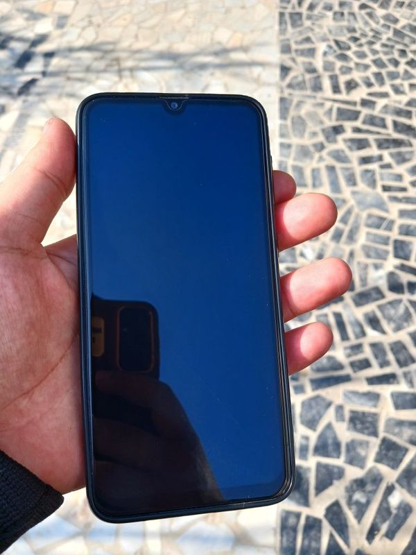 Samsung Galaxy a20 sotiladi