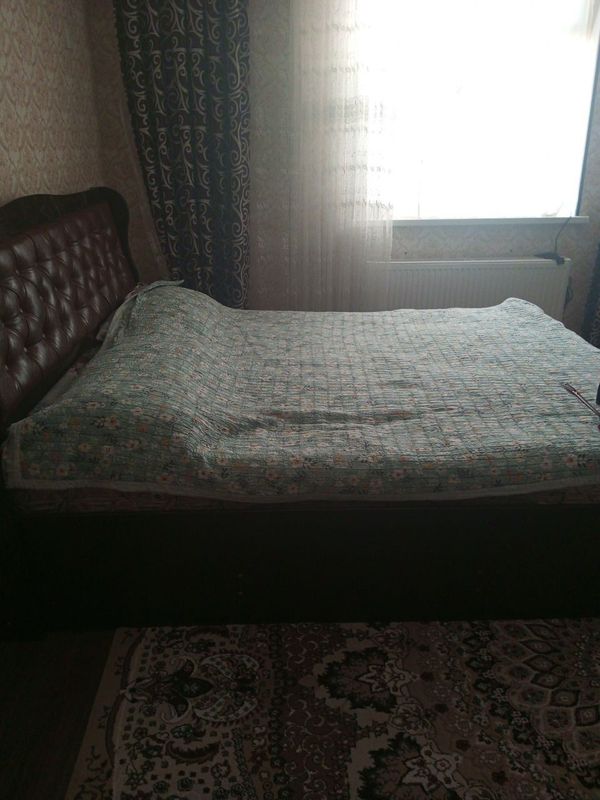 Spalniy divan sotiladi